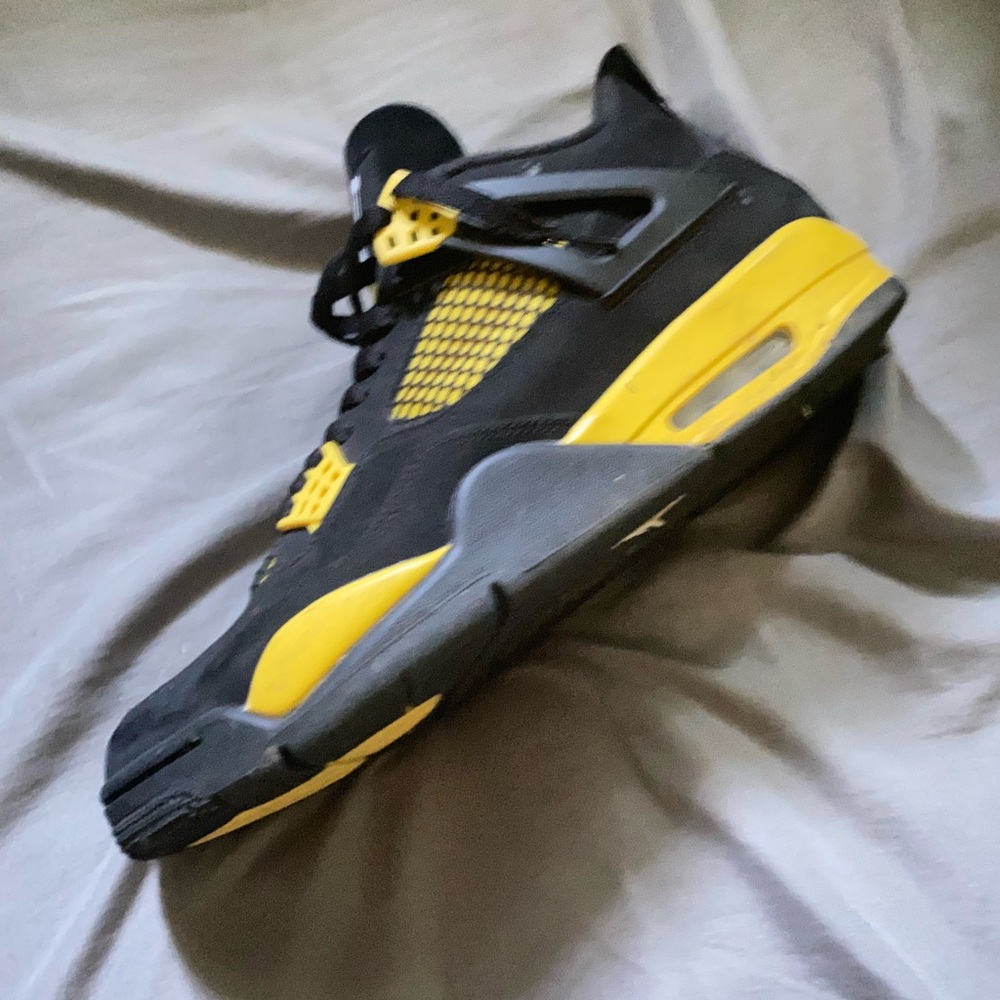 im selling shoes from goat